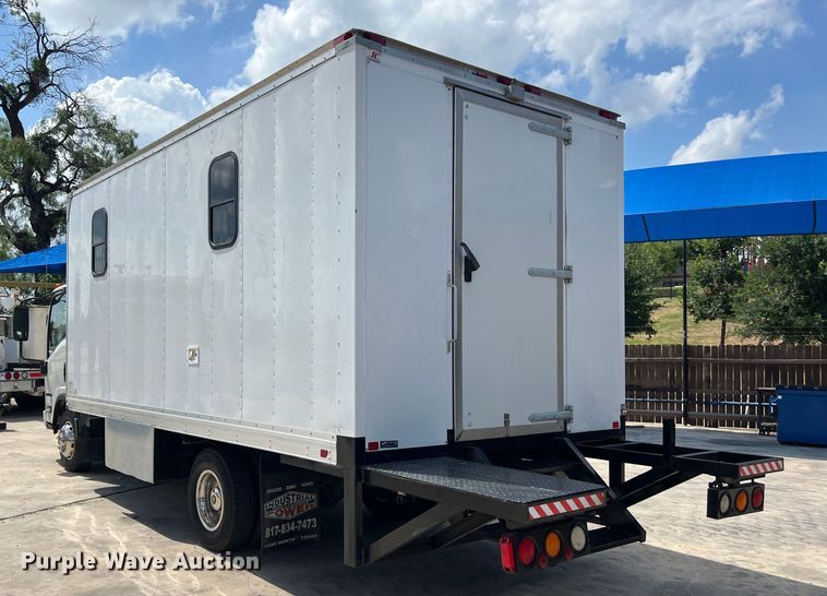 image for item LU9943 2009 Isuzu NPR box truck