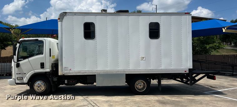 image for item LU9943 2009 Isuzu NPR box truck