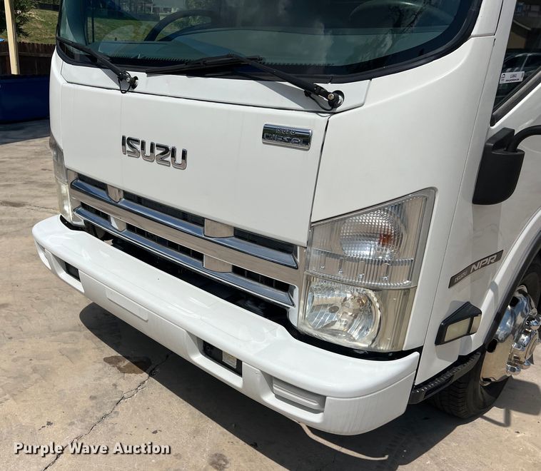 image for item LU9943 2009 Isuzu NPR box truck