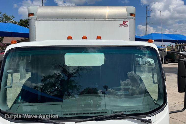 image for item LU9943 2009 Isuzu NPR box truck