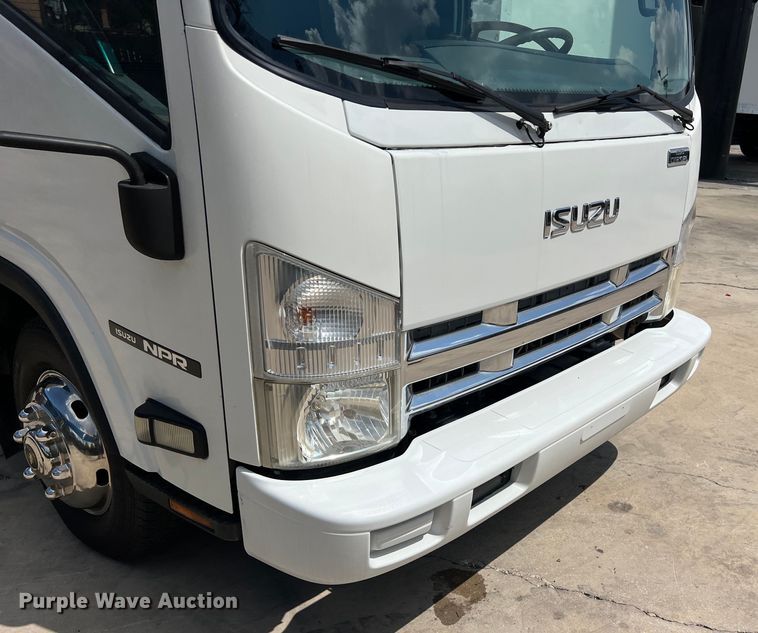 image for item LU9943 2009 Isuzu NPR box truck