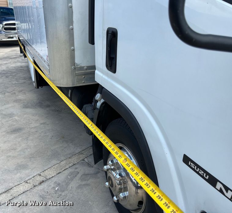 image for item LU9943 2009 Isuzu NPR box truck