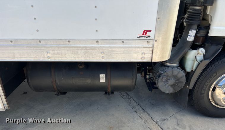 image for item LU9943 2009 Isuzu NPR box truck