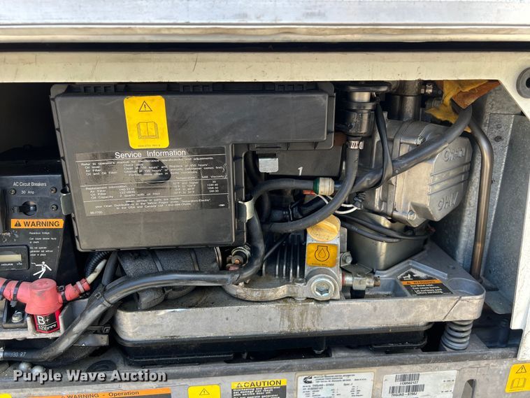 image for item LU9943 2009 Isuzu NPR box truck