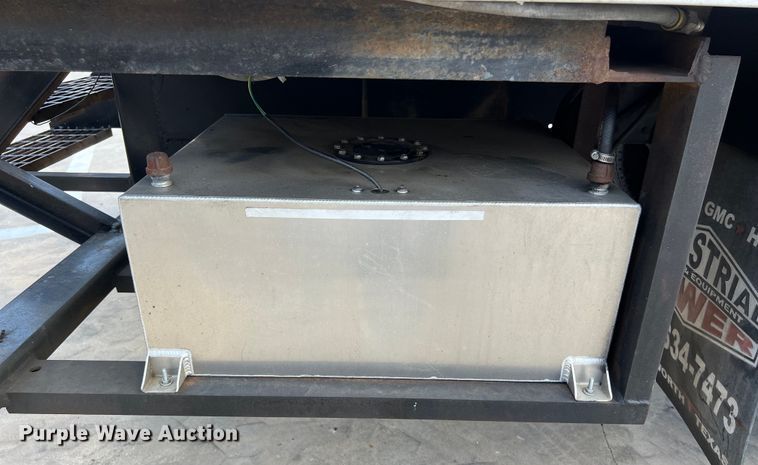 image for item LU9943 2009 Isuzu NPR box truck