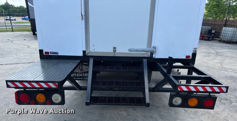 image for item LU9943 2009 Isuzu NPR box truck