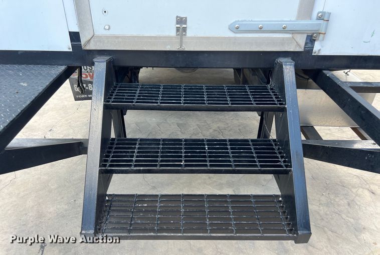 image for item LU9943 2009 Isuzu NPR box truck