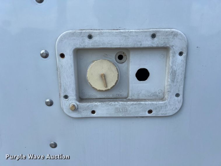 image for item LU9943 2009 Isuzu NPR box truck