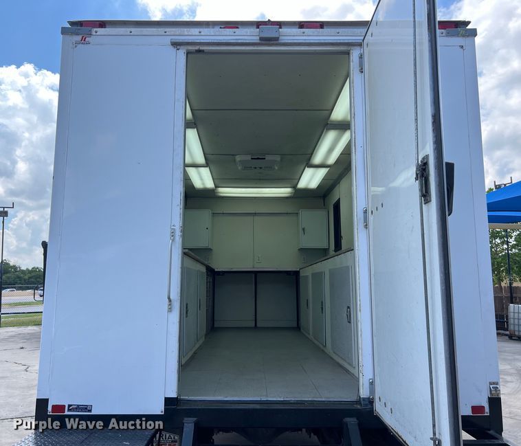 image for item LU9943 2009 Isuzu NPR box truck