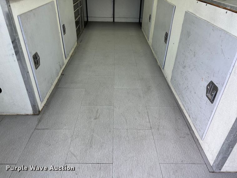 image for item LU9943 2009 Isuzu NPR box truck