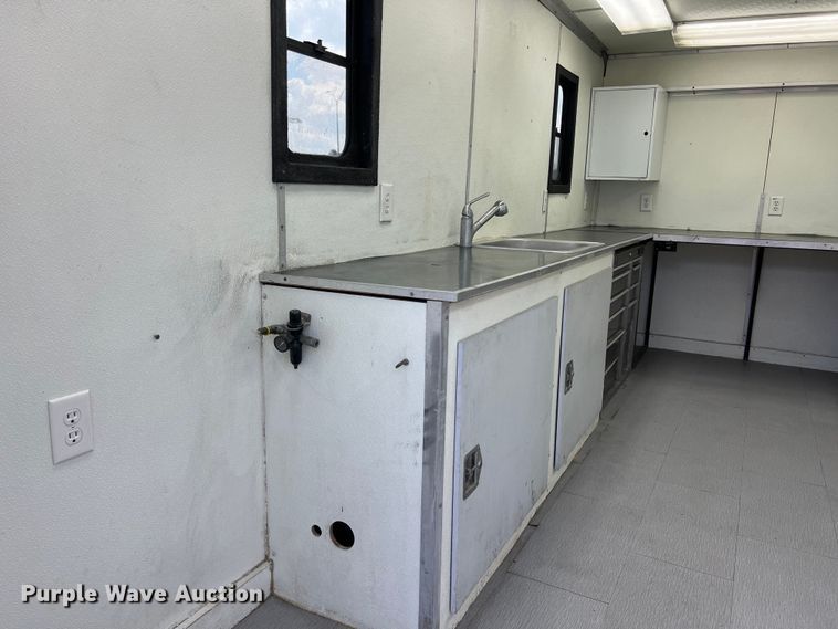 image for item LU9943 2009 Isuzu NPR box truck