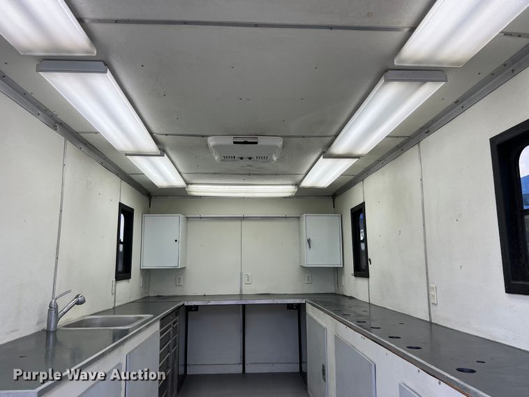 image for item LU9943 2009 Isuzu NPR box truck