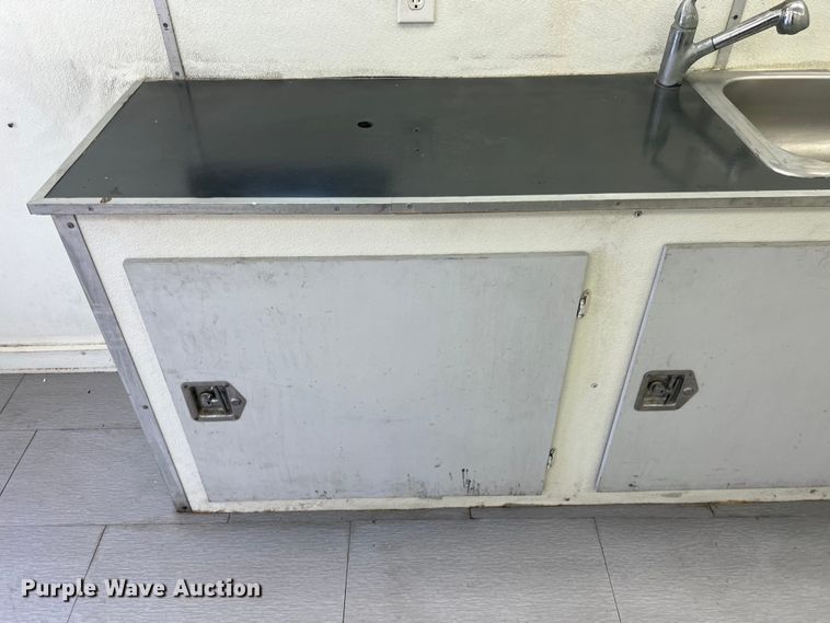 image for item LU9943 2009 Isuzu NPR box truck