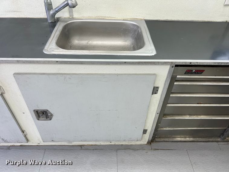 image for item LU9943 2009 Isuzu NPR box truck