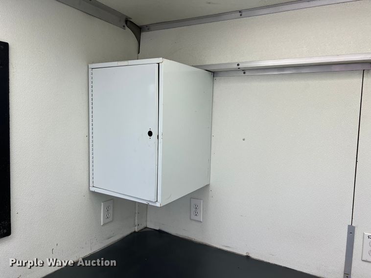 image for item LU9943 2009 Isuzu NPR box truck