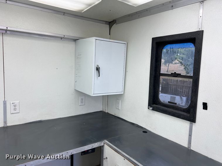 image for item LU9943 2009 Isuzu NPR box truck