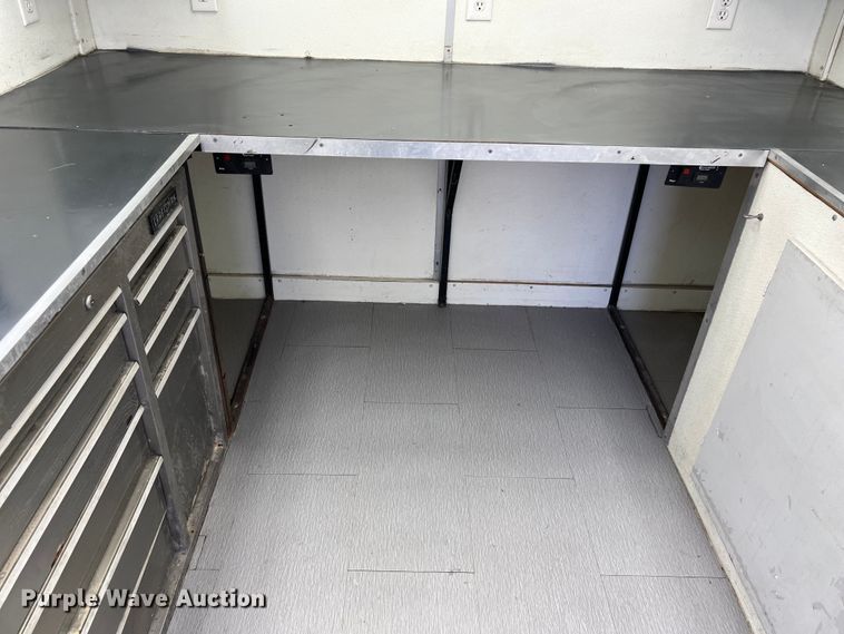 image for item LU9943 2009 Isuzu NPR box truck