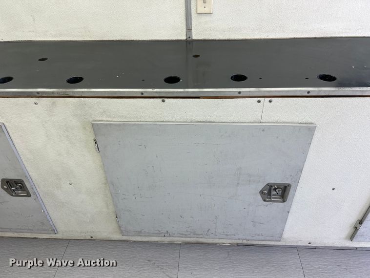 image for item LU9943 2009 Isuzu NPR box truck