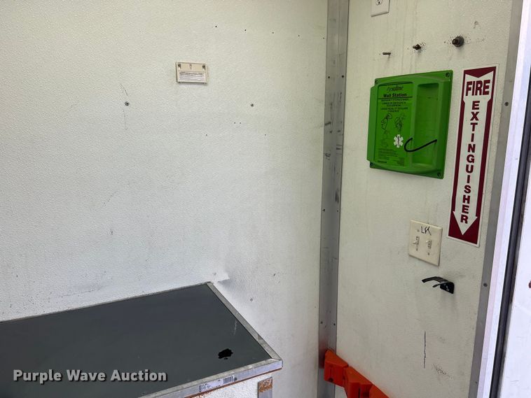 image for item LU9943 2009 Isuzu NPR box truck