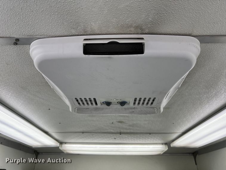 image for item LU9943 2009 Isuzu NPR box truck