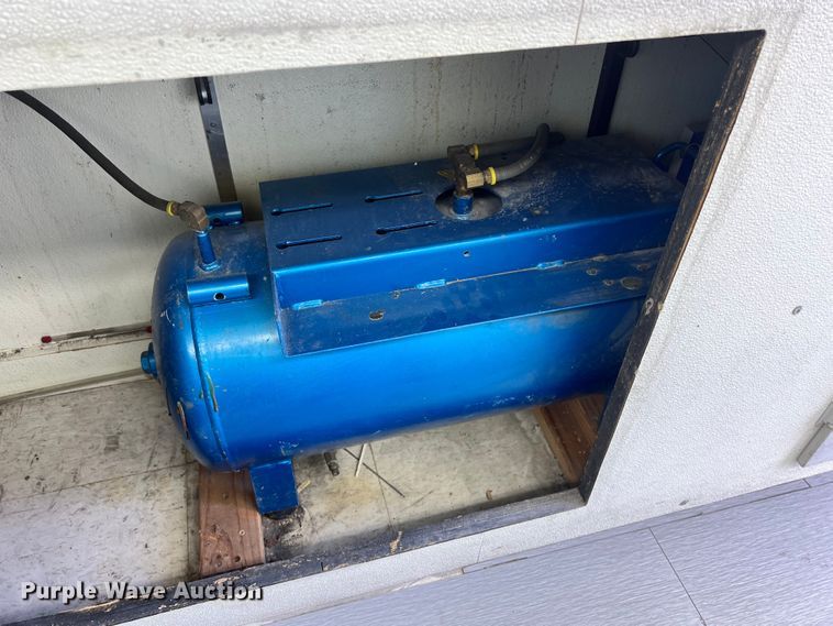 image for item LU9943 2009 Isuzu NPR box truck