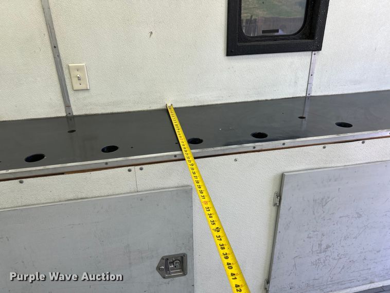 image for item LU9943 2009 Isuzu NPR box truck