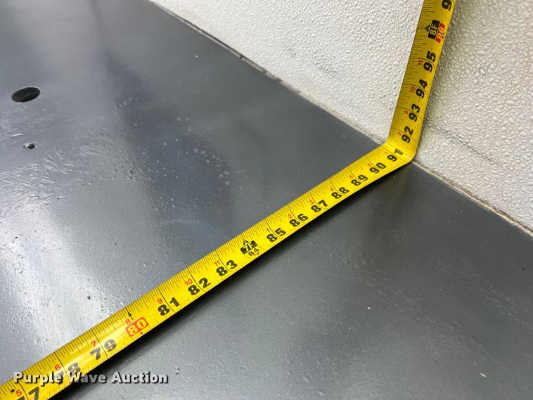 image for item LU9943 2009 Isuzu NPR box truck