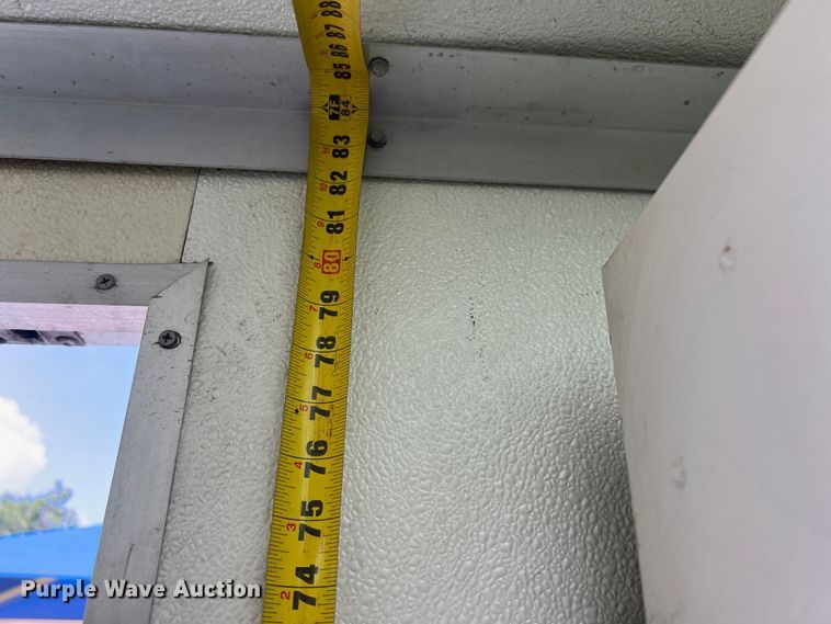 image for item LU9943 2009 Isuzu NPR box truck