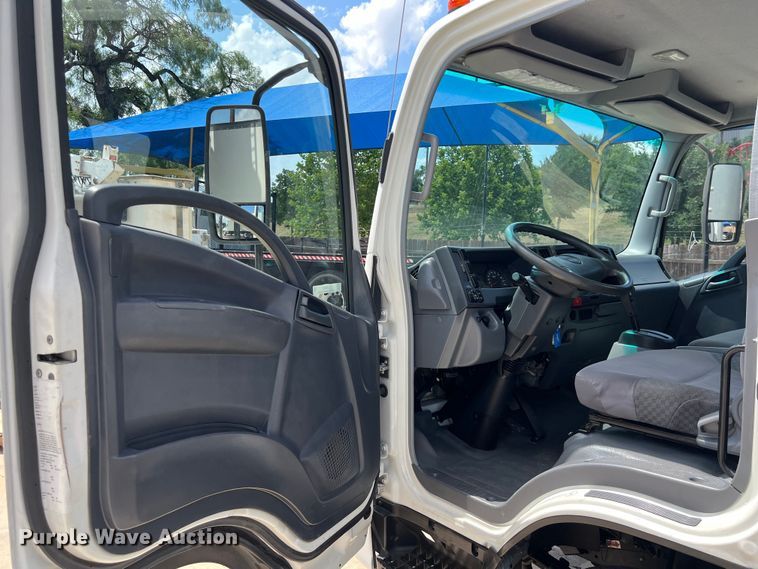 image for item LU9943 2009 Isuzu NPR box truck