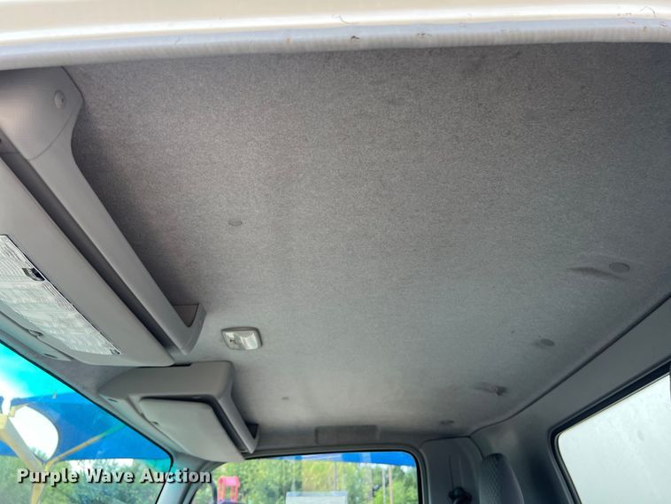 image for item LU9943 2009 Isuzu NPR box truck