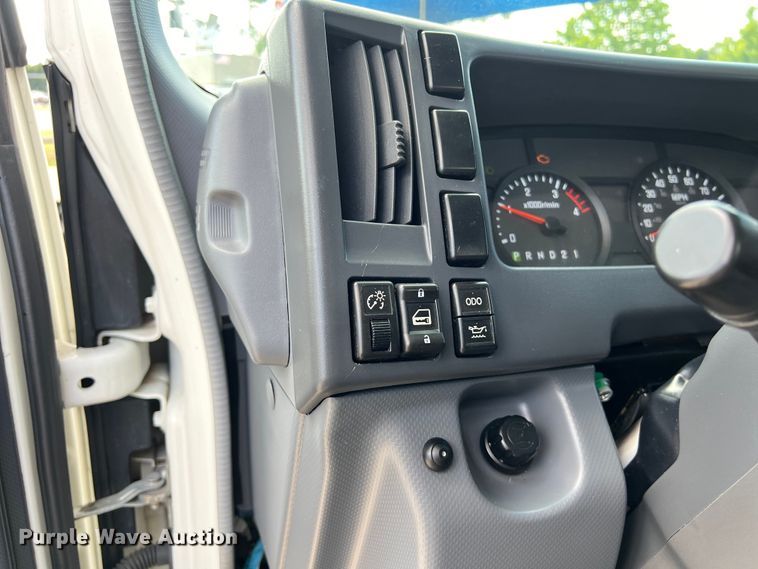 image for item LU9943 2009 Isuzu NPR box truck