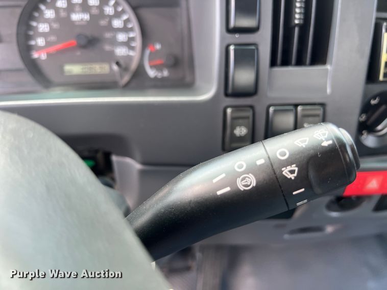 image for item LU9943 2009 Isuzu NPR box truck