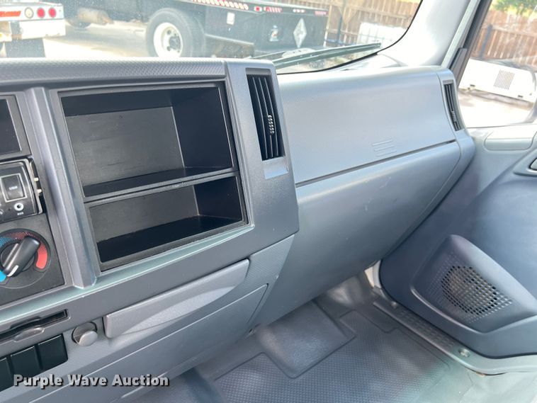 image for item LU9943 2009 Isuzu NPR box truck