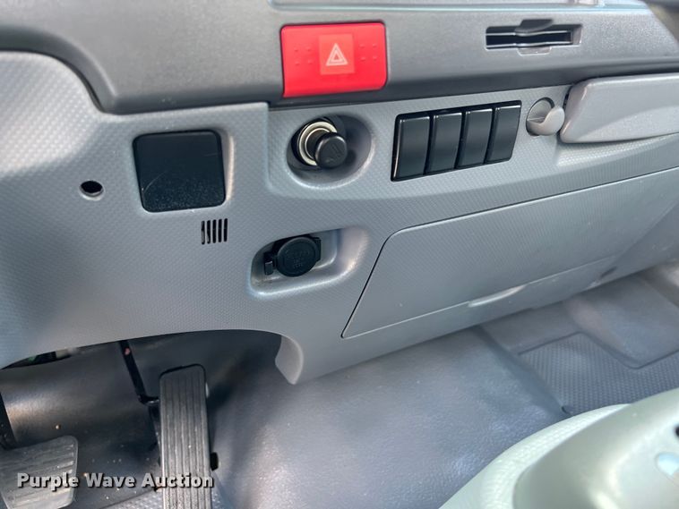 image for item LU9943 2009 Isuzu NPR box truck