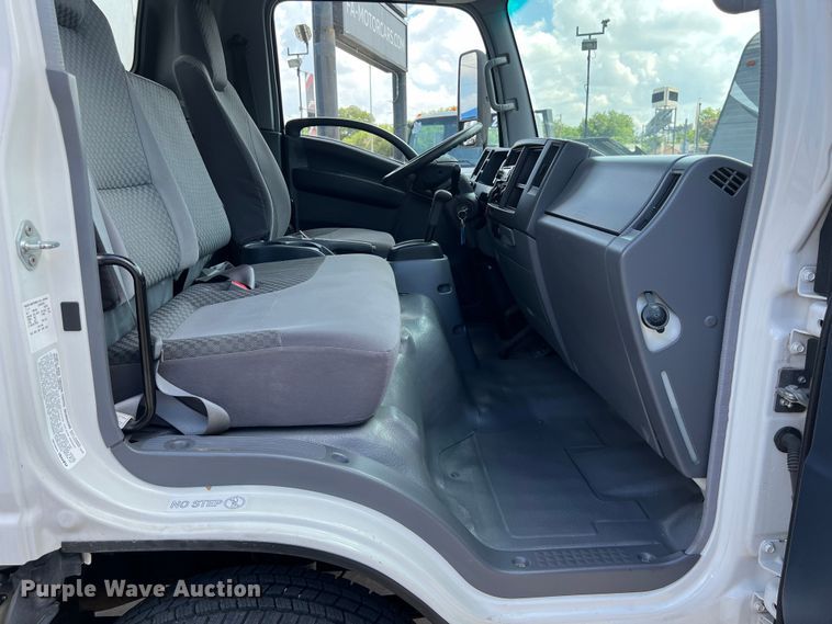 image for item LU9943 2009 Isuzu NPR box truck