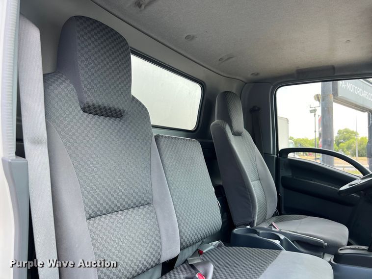 image for item LU9943 2009 Isuzu NPR box truck