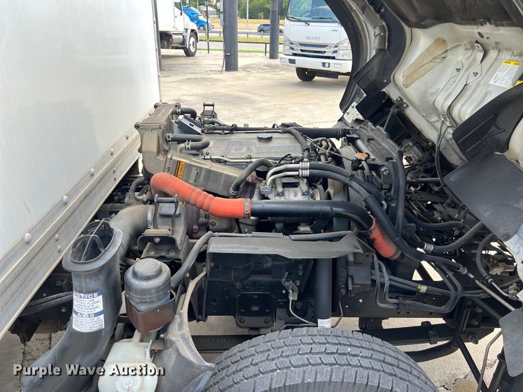 image for item LU9943 2009 Isuzu NPR box truck