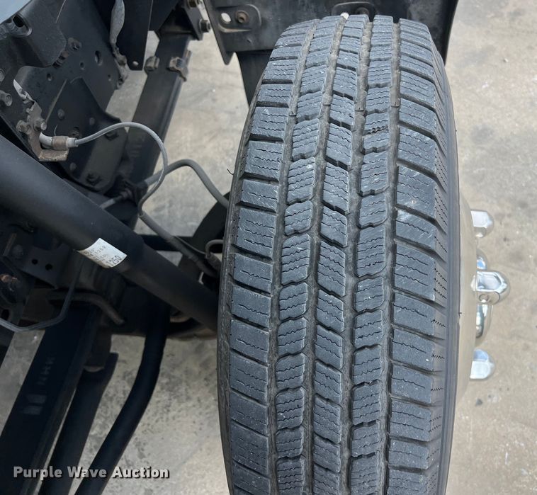 image for item LU9943 2009 Isuzu NPR box truck