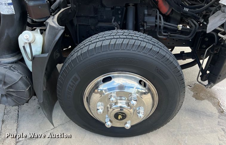 image for item LU9943 2009 Isuzu NPR box truck