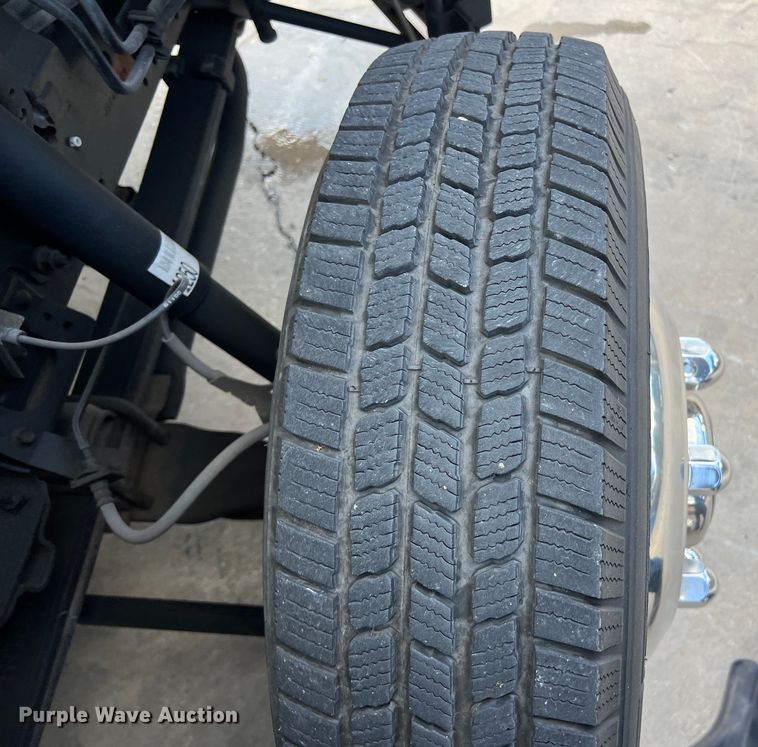 image for item LU9943 2009 Isuzu NPR box truck