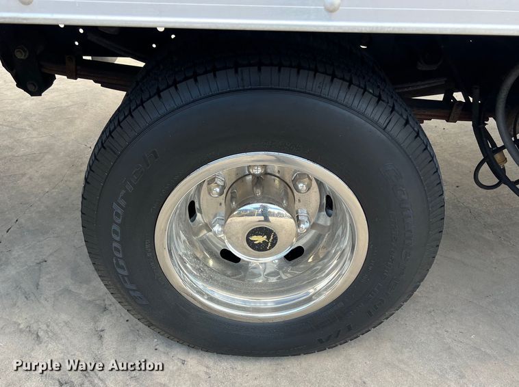 image for item LU9943 2009 Isuzu NPR box truck