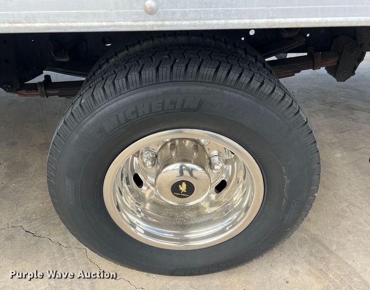 image for item LU9943 2009 Isuzu NPR box truck