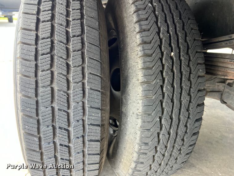 image for item LU9943 2009 Isuzu NPR box truck