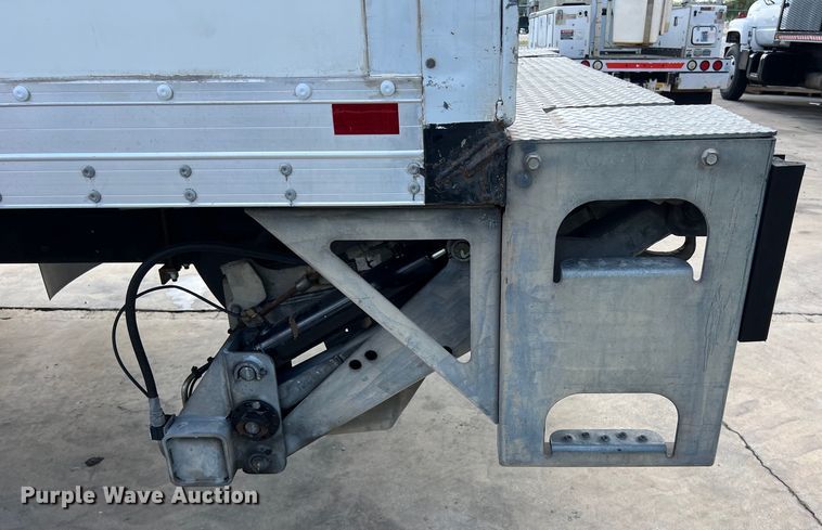 image for item LU9944 2019 Hino 268A box truck