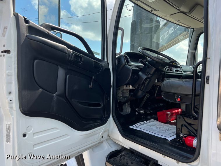 image for item LU9944 2019 Hino 268A box truck