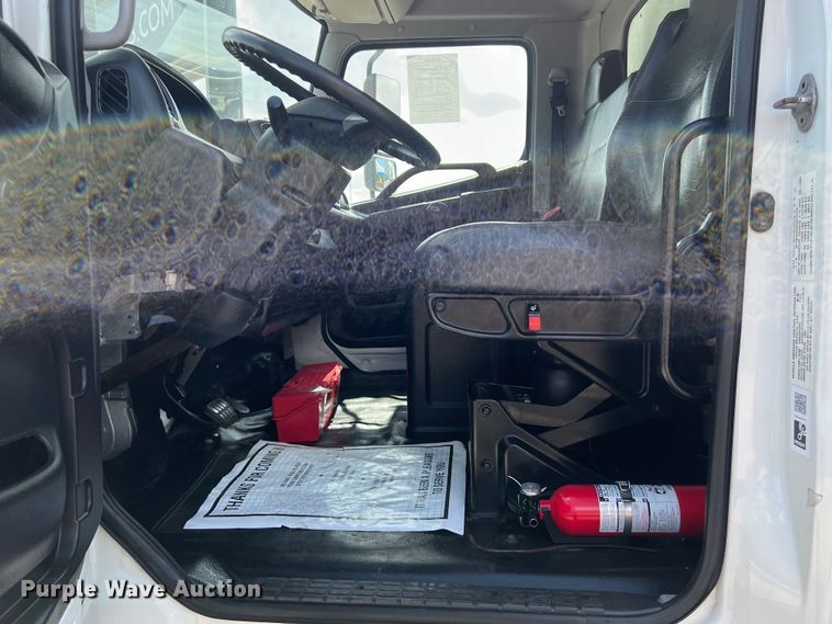 image for item LU9944 2019 Hino 268A box truck