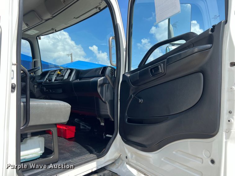 image for item LU9944 2019 Hino 268A box truck