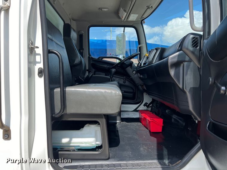 image for item LU9944 2019 Hino 268A box truck