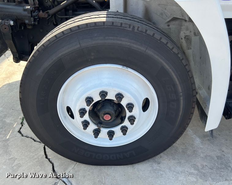 image for item LU9944 2019 Hino 268A box truck