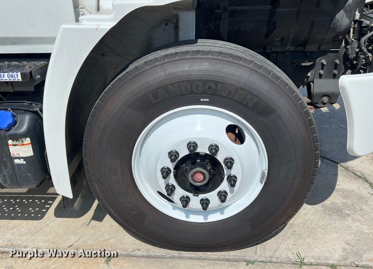 image for item LU9944 2019 Hino 268A box truck